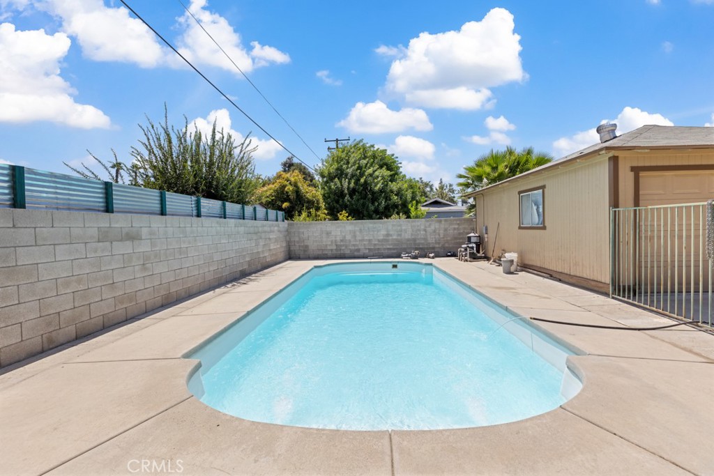 330 S Carmalita Street