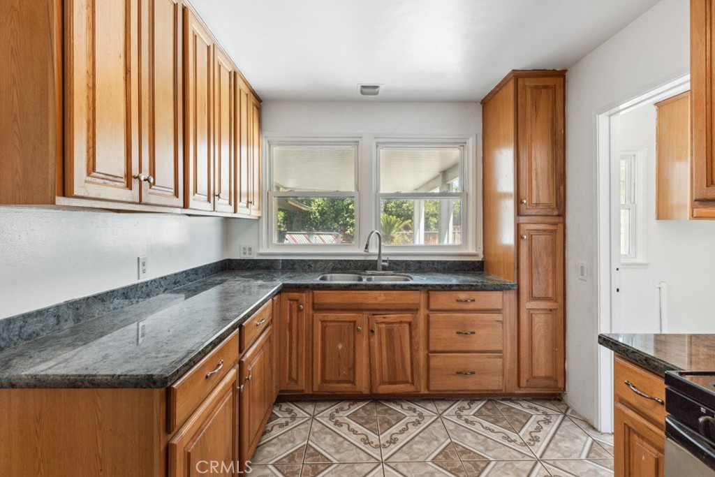 330 S Carmalita Street