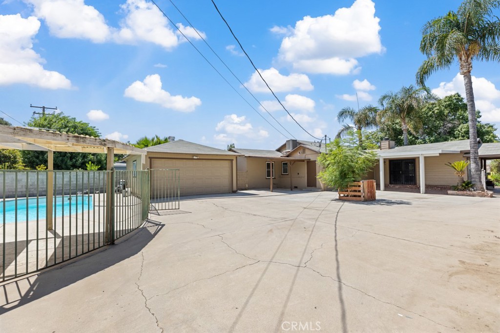 330 S Carmalita Street