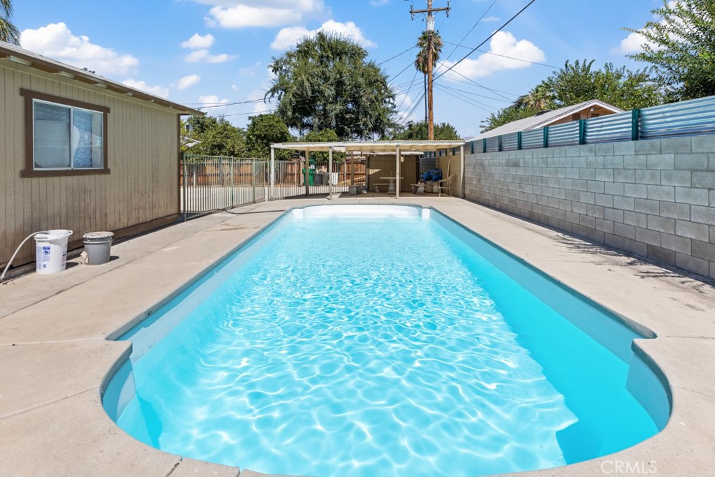 330 S Carmalita Street