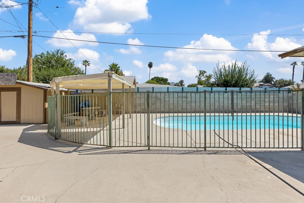 330 S Carmalita Street