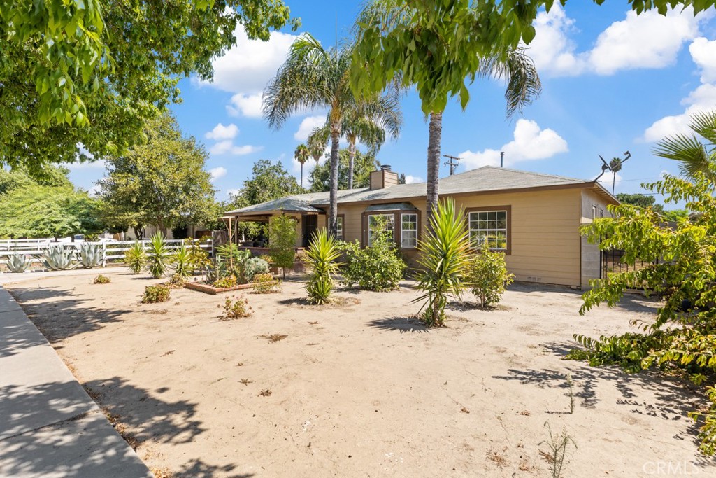 330 S Carmalita Street