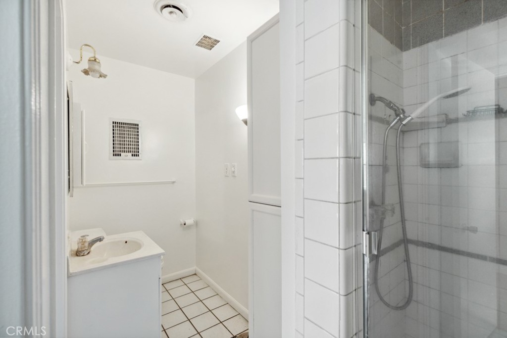 330 S Carmalita Street