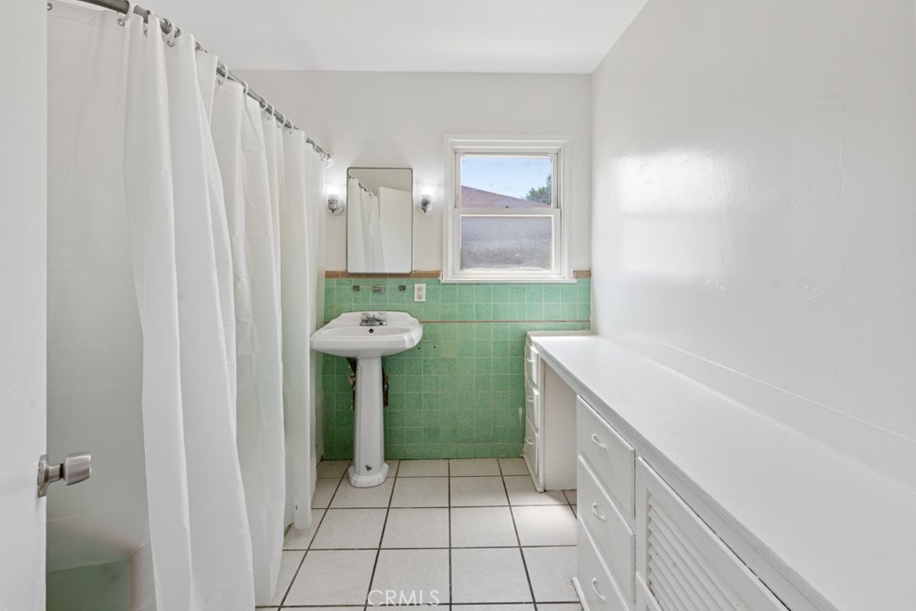 330 S Carmalita Street