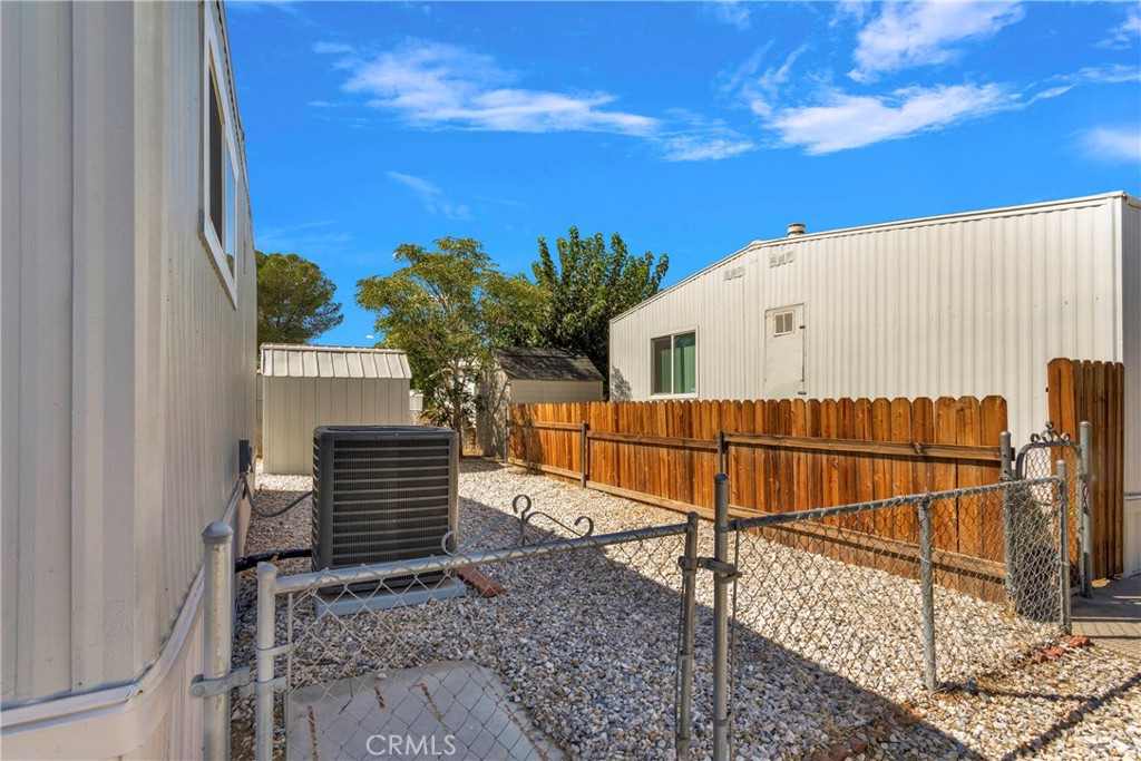 15252 Seneca Road 100