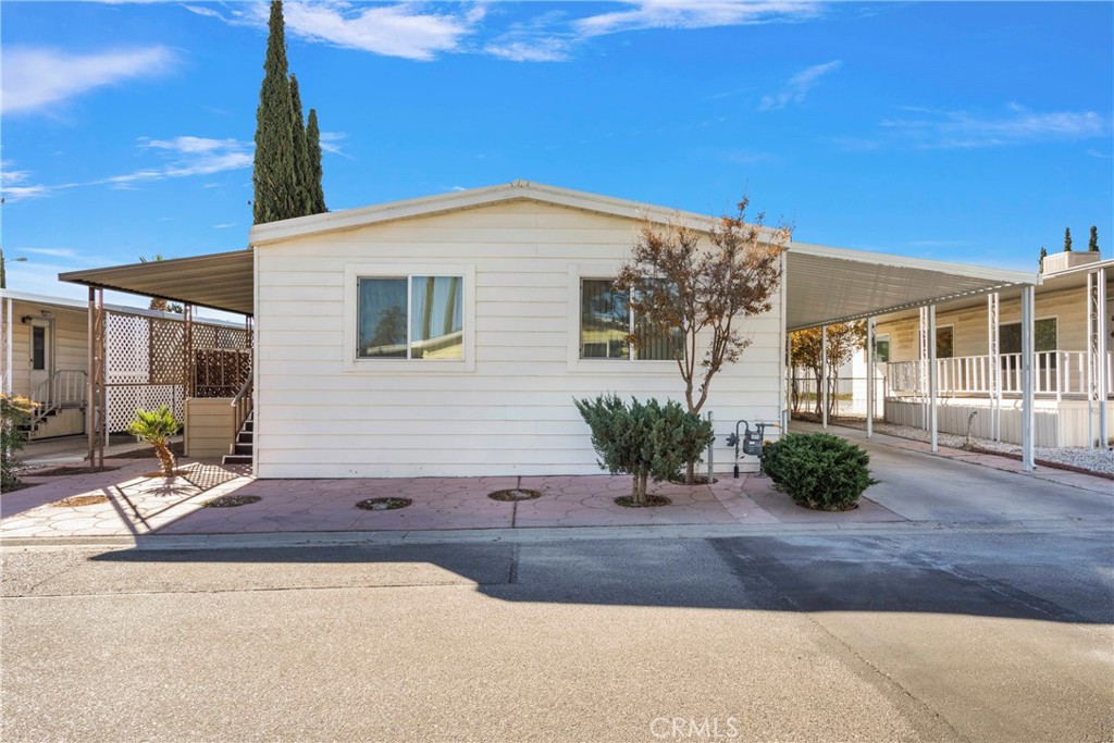 15252 Seneca Road 27