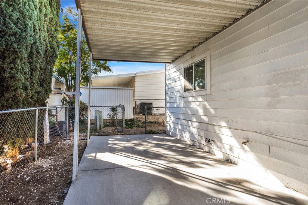 15252 Seneca Road 27