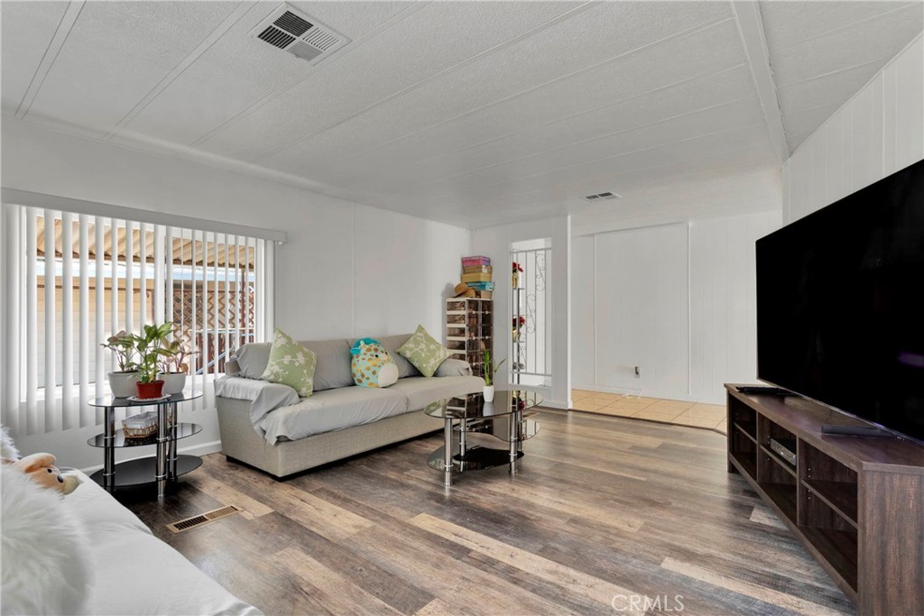 15252 Seneca Road 27