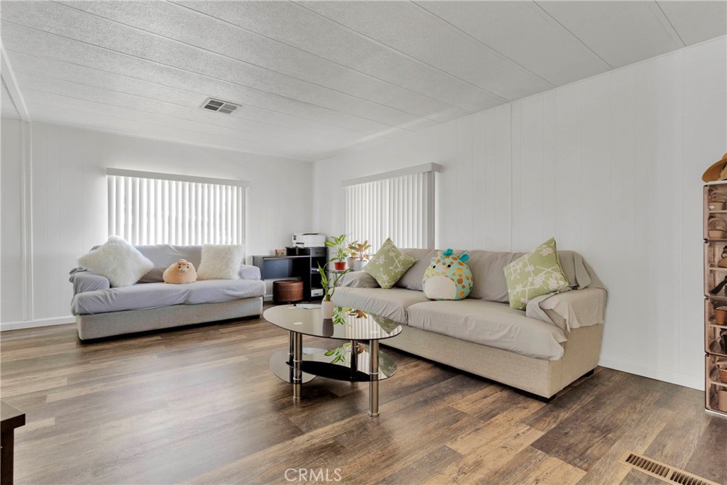 15252 Seneca Road 27