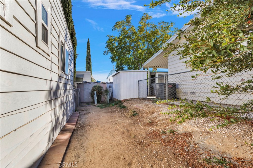 15252 Seneca Road 27