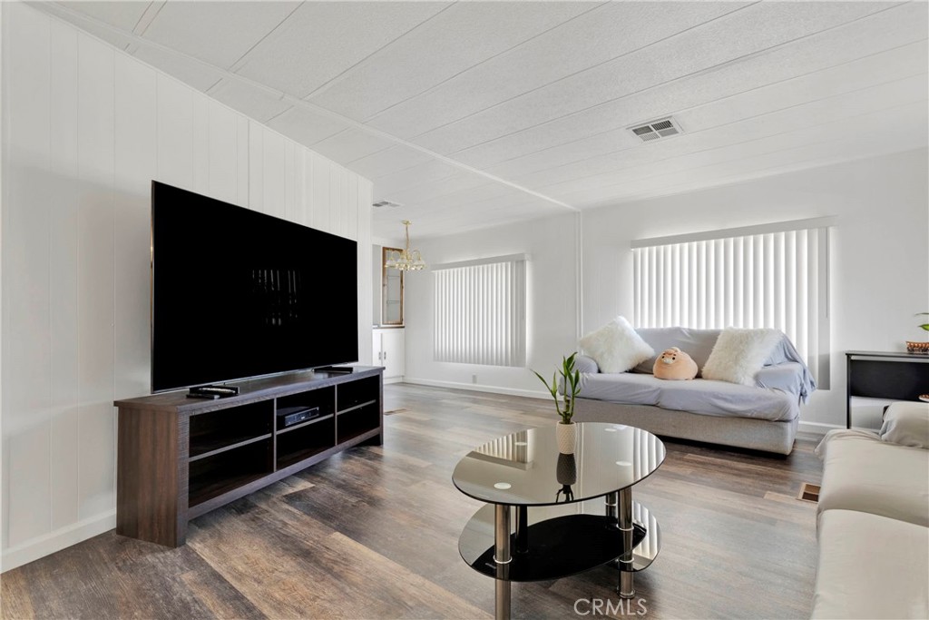 15252 Seneca Road 27