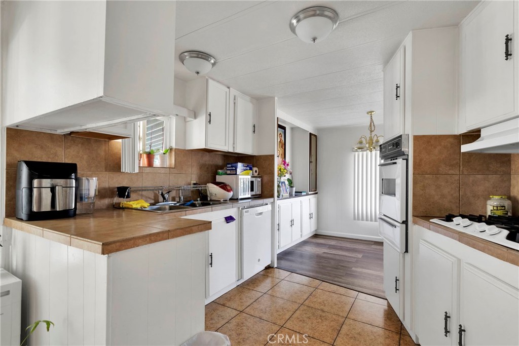 15252 Seneca Road 27