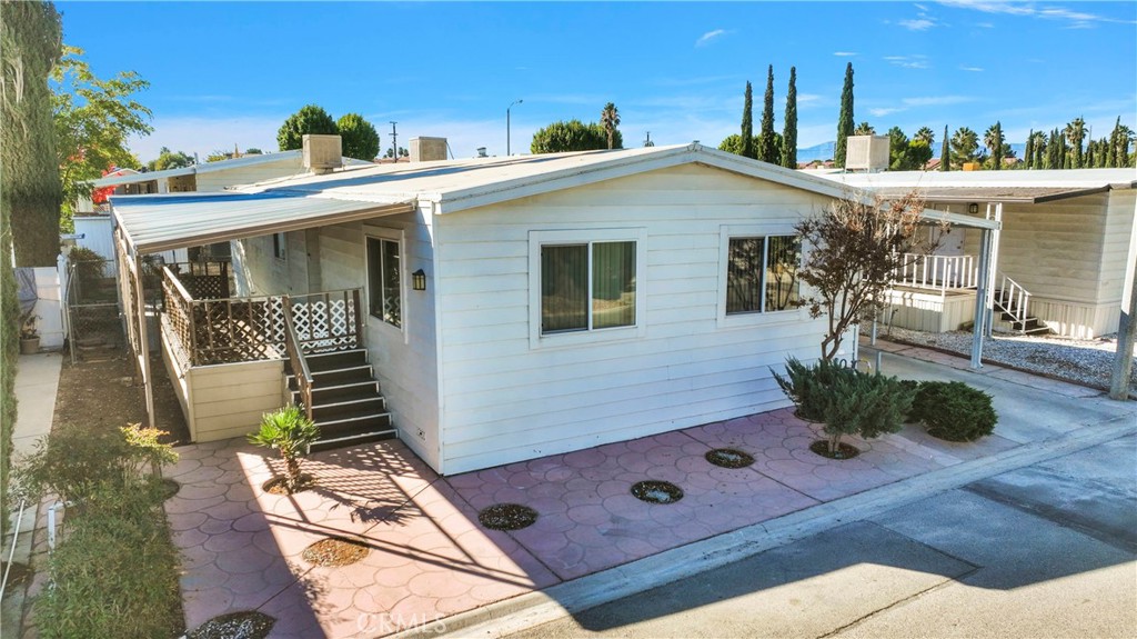 15252 Seneca Road 27