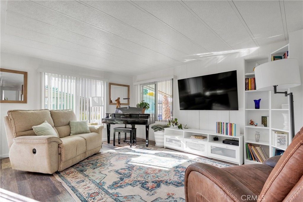 15252 Seneca Road 218