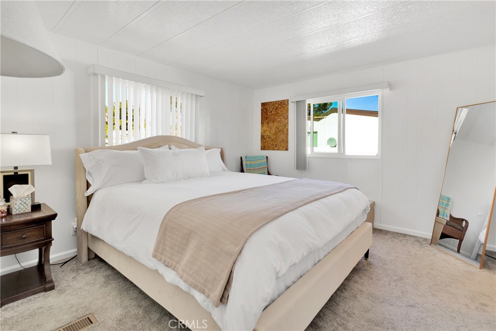 15252 Seneca Road 218