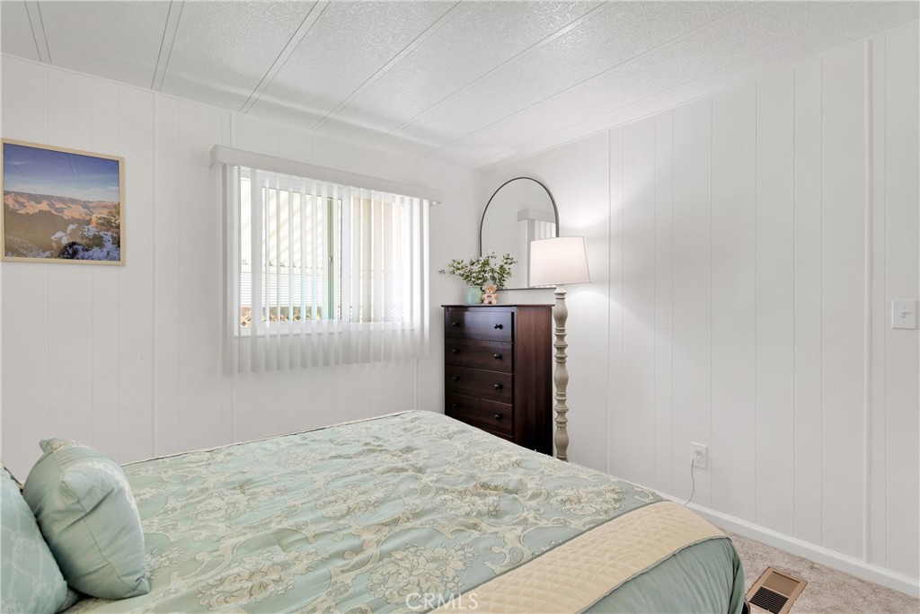 15252 Seneca Road 218