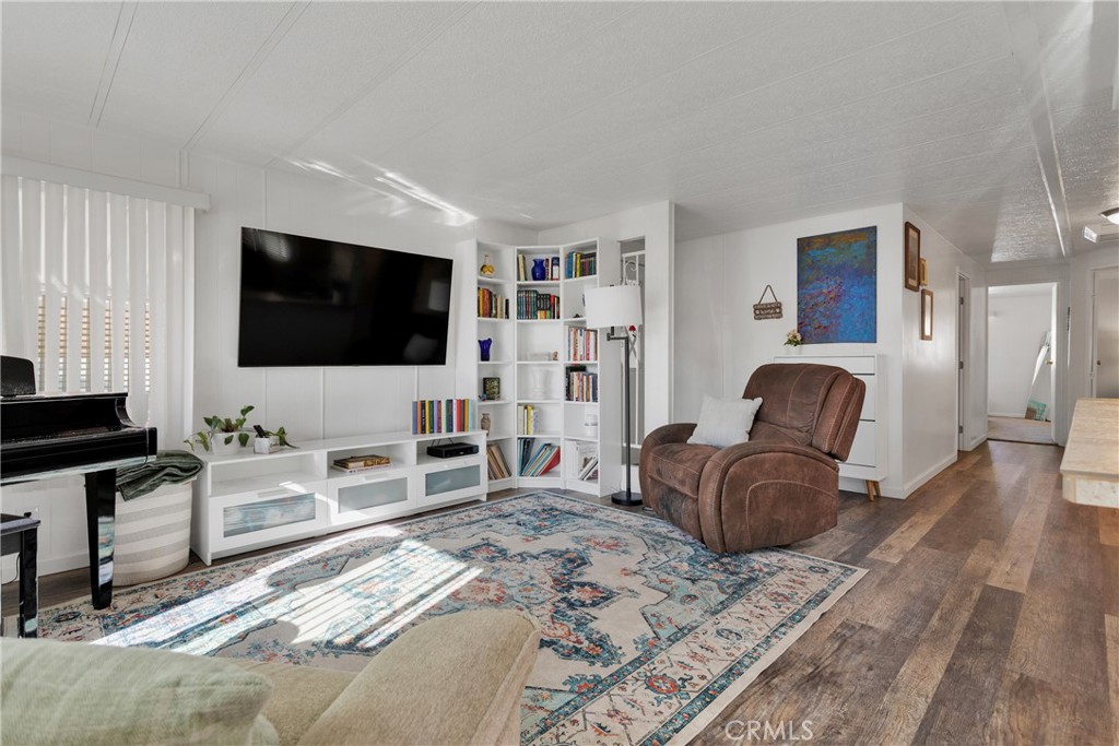 15252 Seneca Road 218