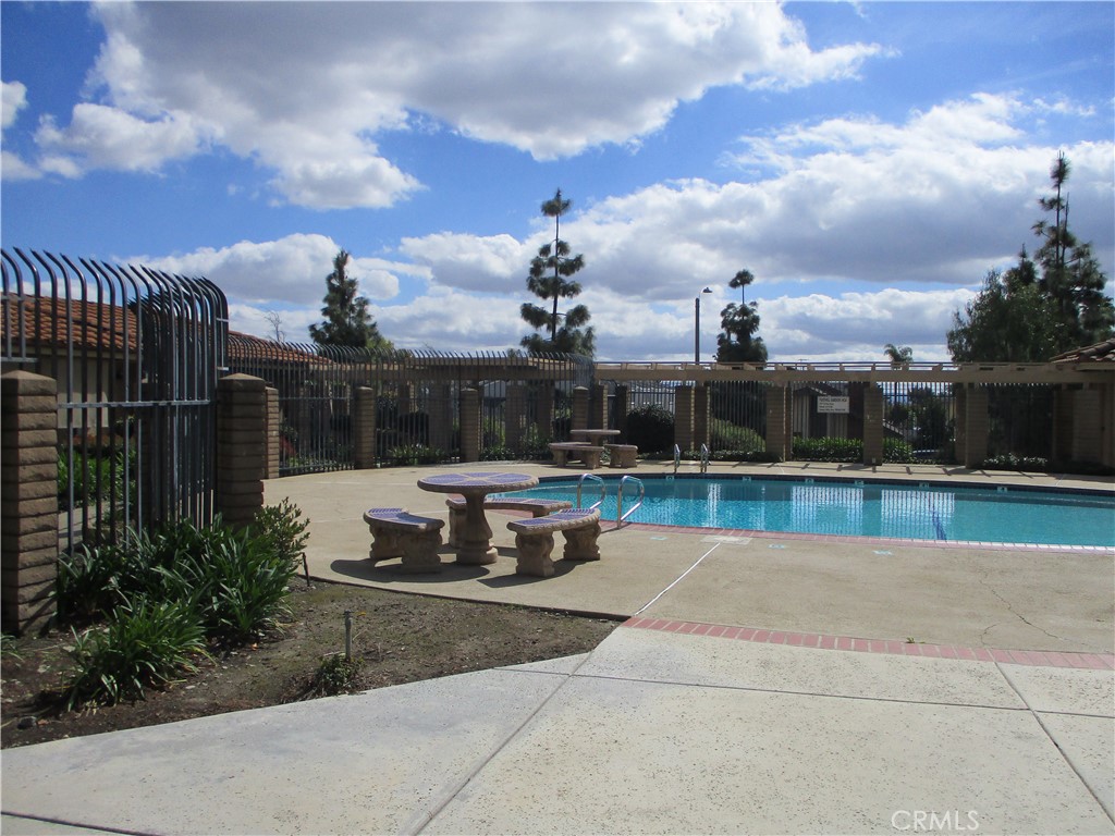 979 W Pine Street 27