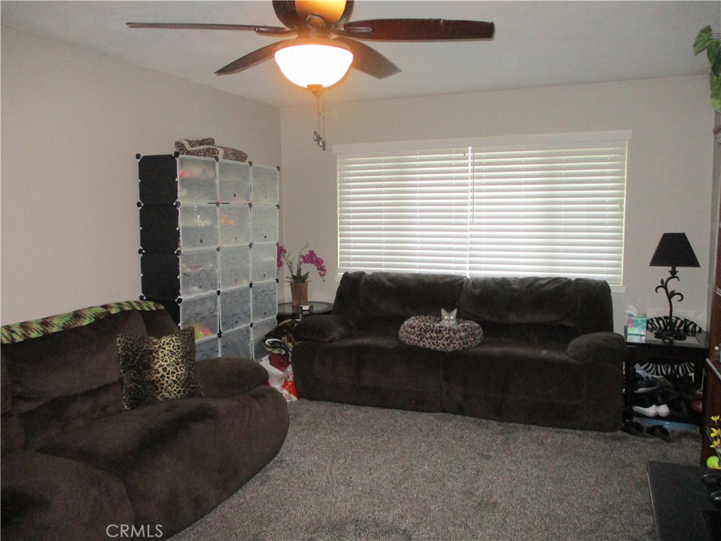 979 W Pine Street 27