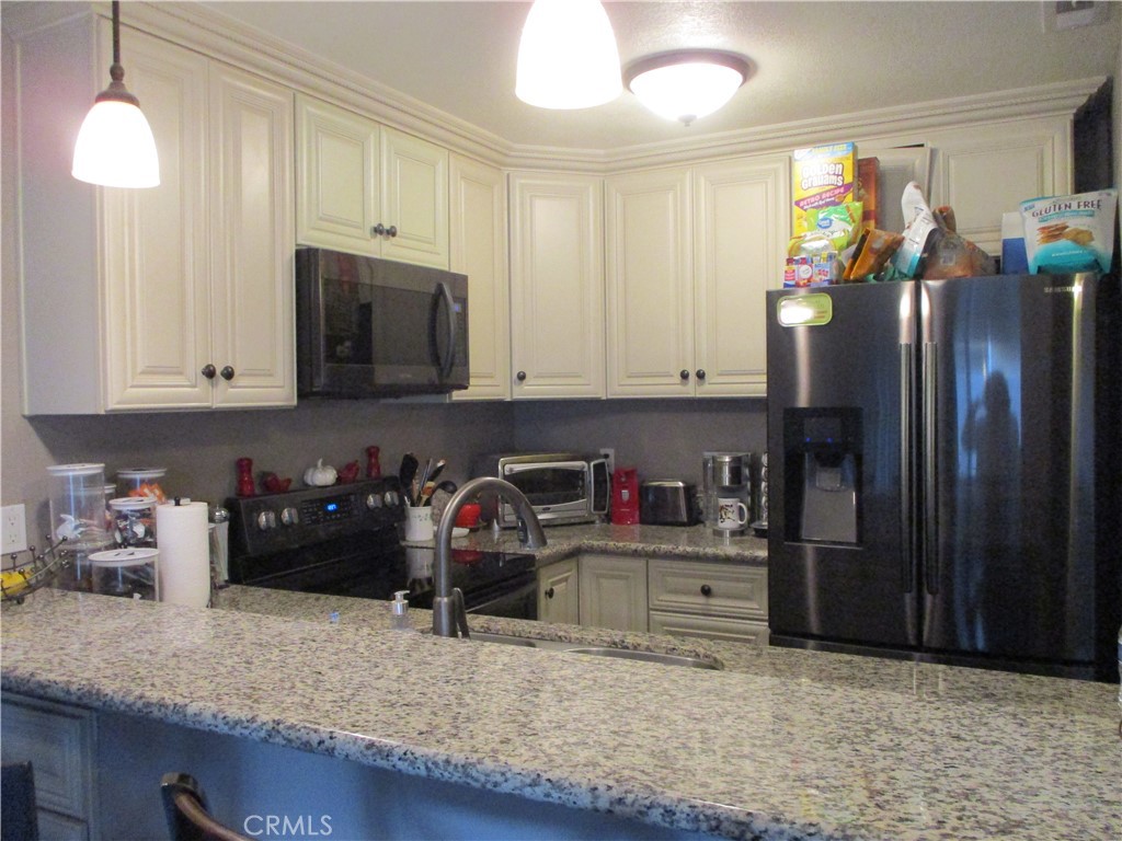 979 W Pine Street 27