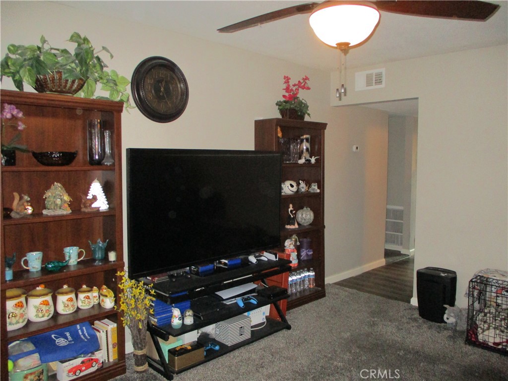 979 W Pine Street 27