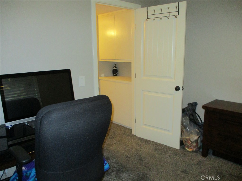 979 W Pine Street 27