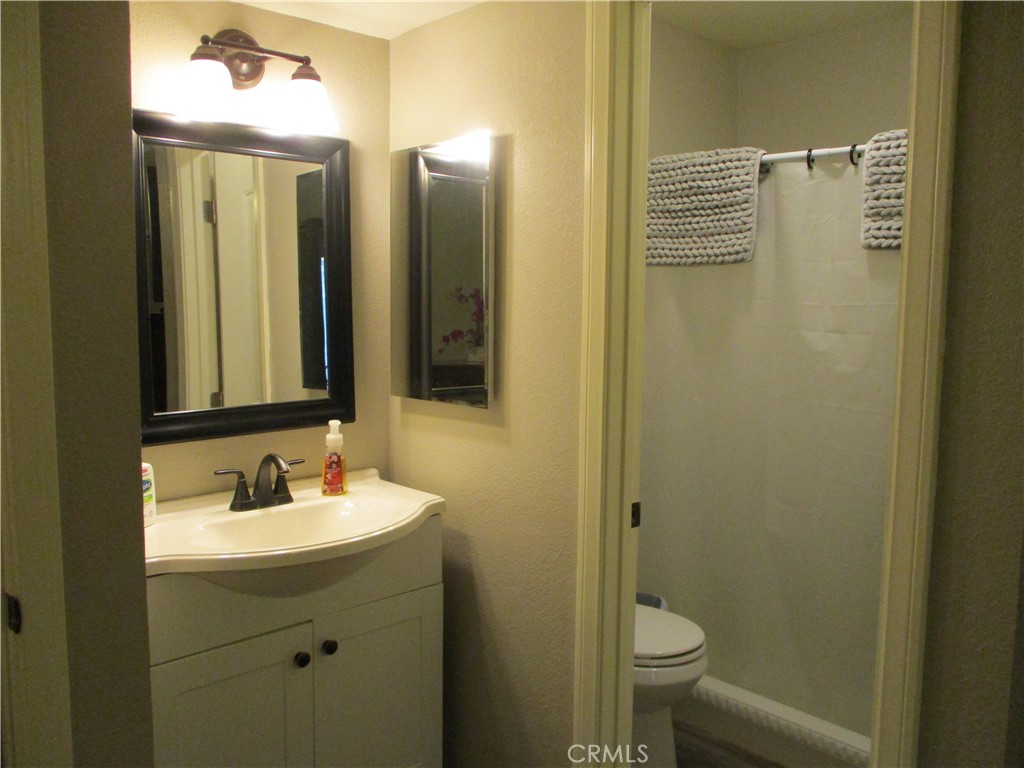 979 W Pine Street 27