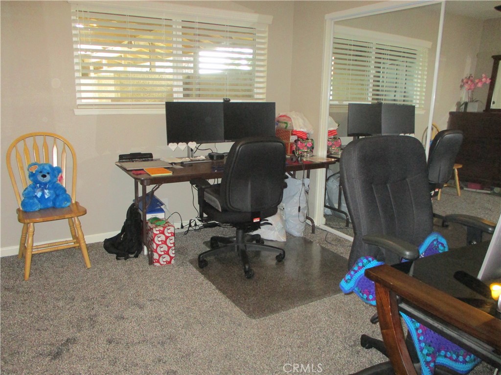 979 W Pine Street 27