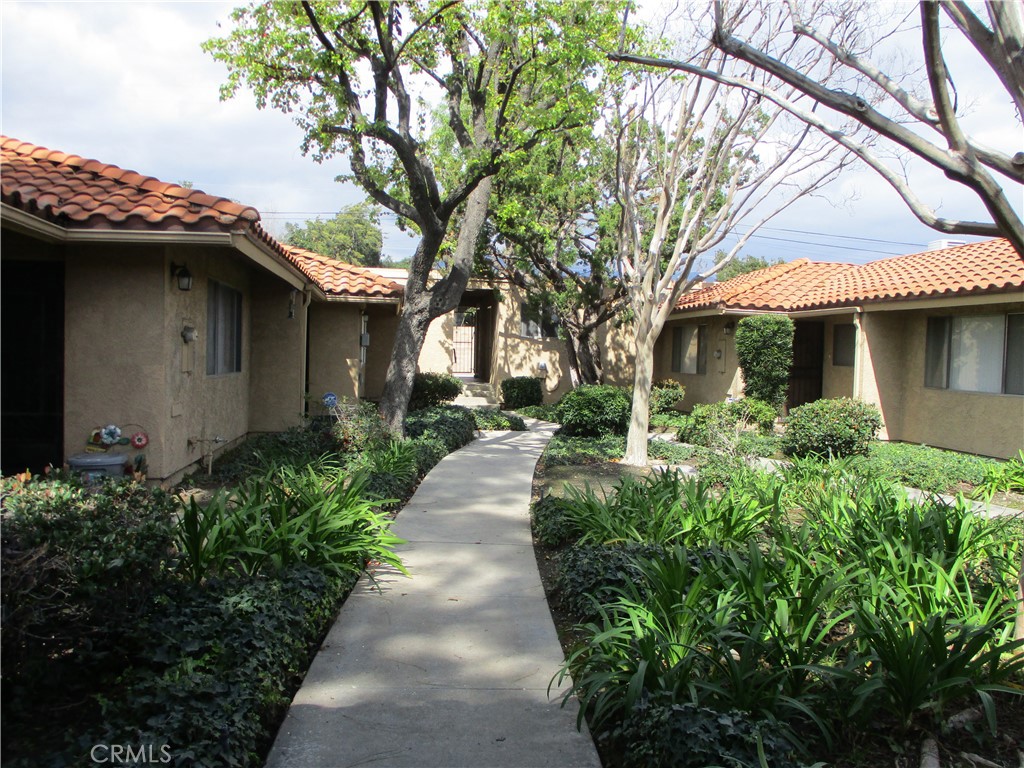 979 W Pine Street 27