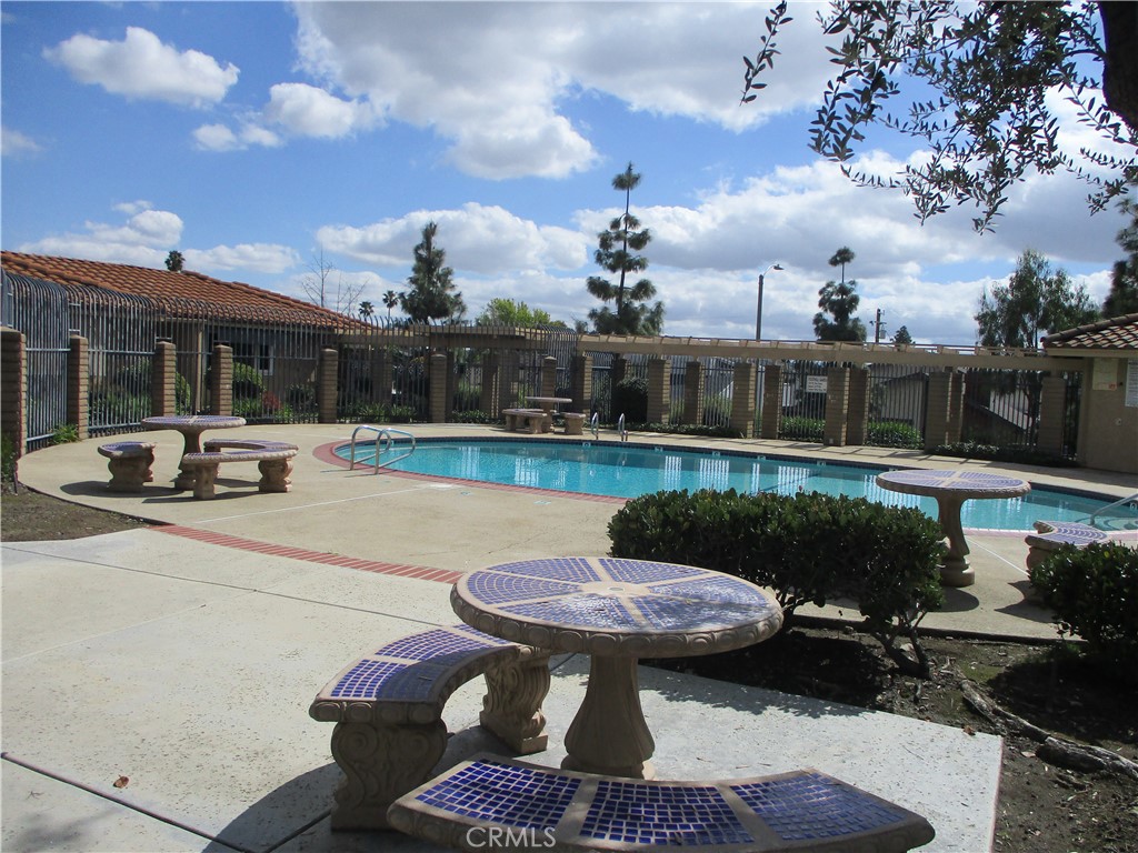 979 W Pine Street 27