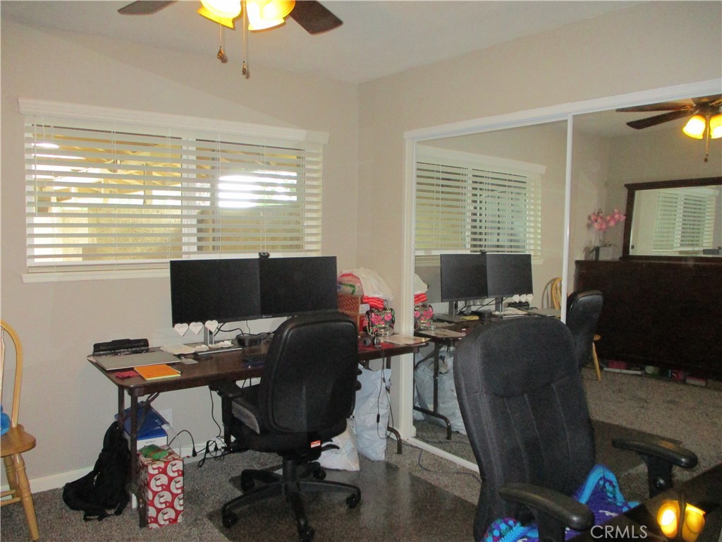 979 W Pine Street 27