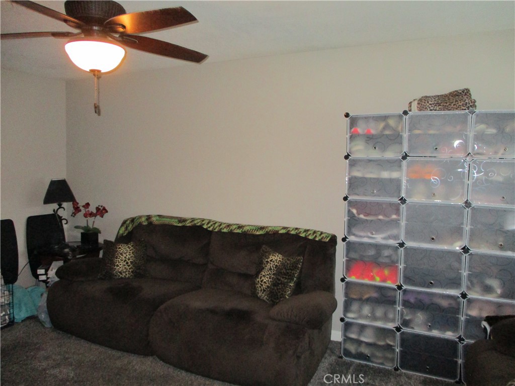 979 W Pine Street 27