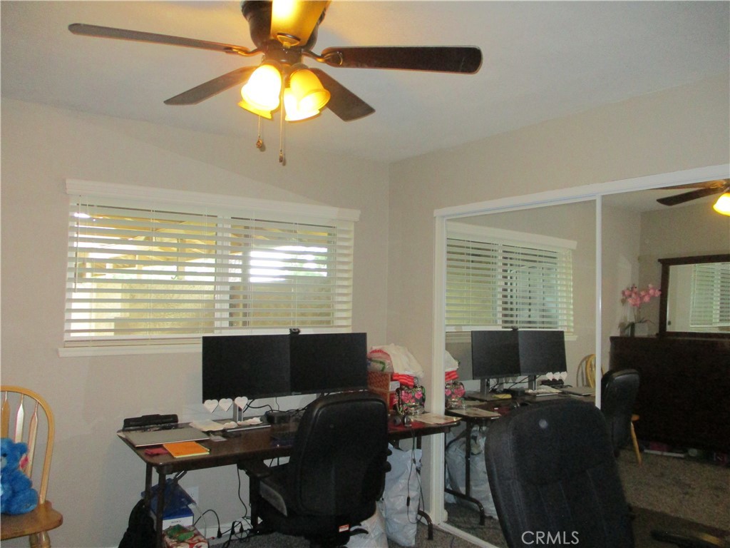 979 W Pine Street 27