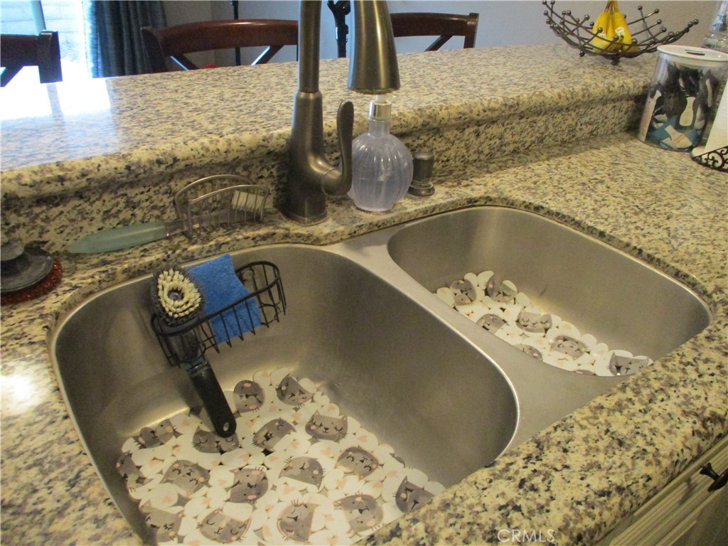 979 W Pine Street 27