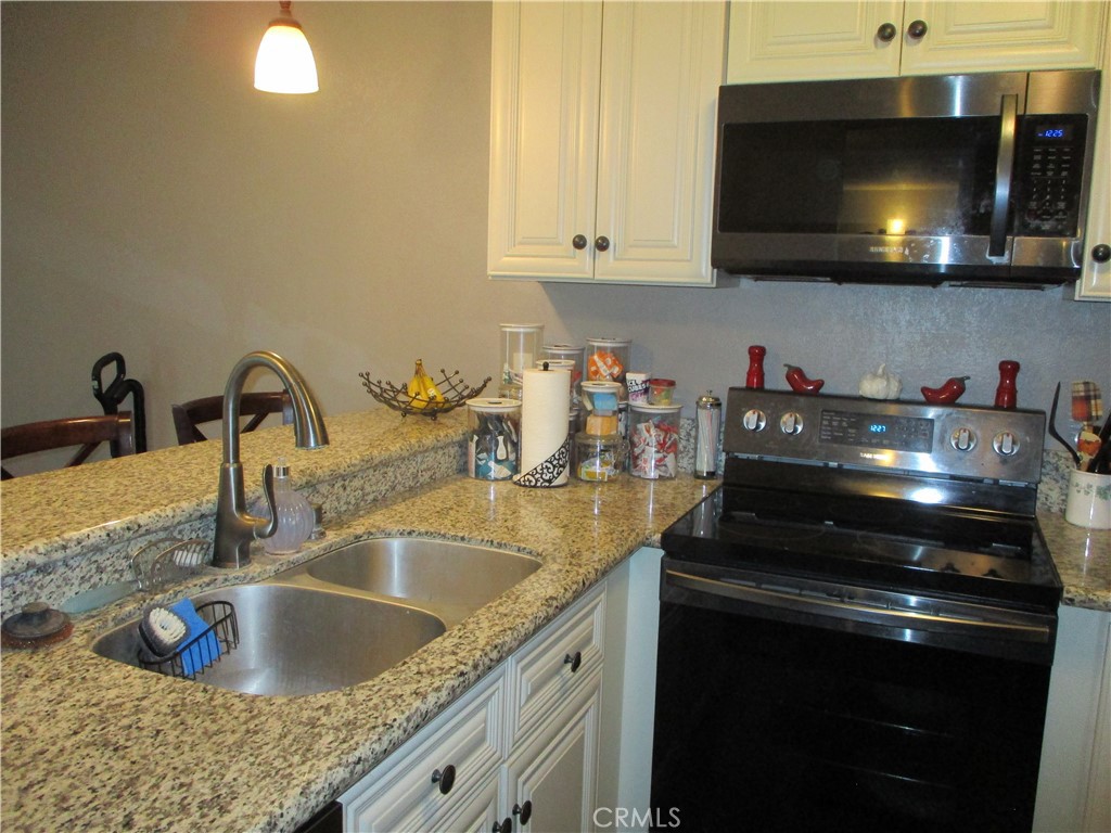 979 W Pine Street 27