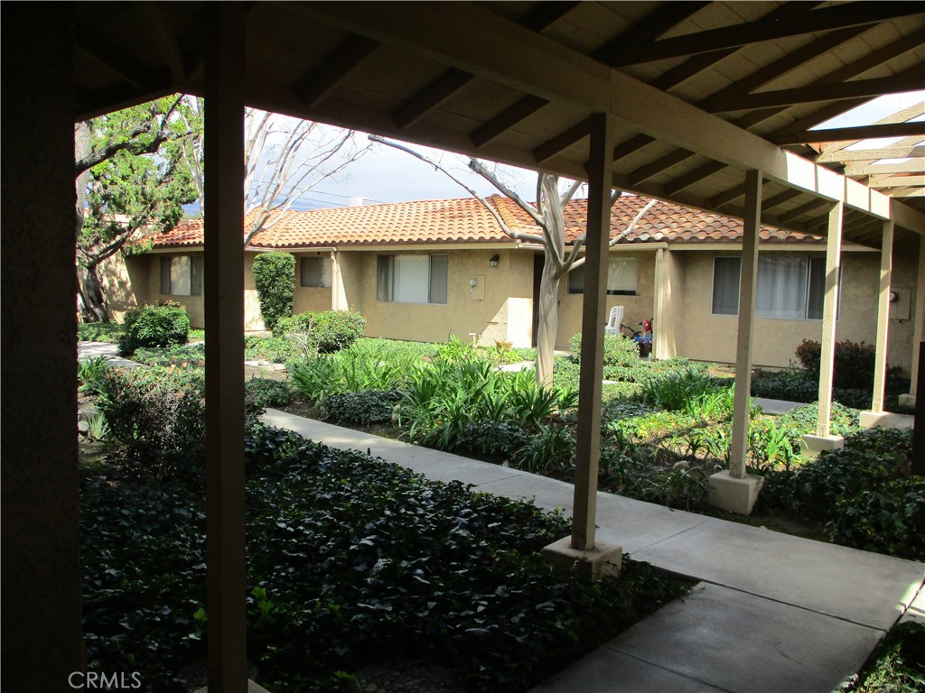 979 W Pine Street 27