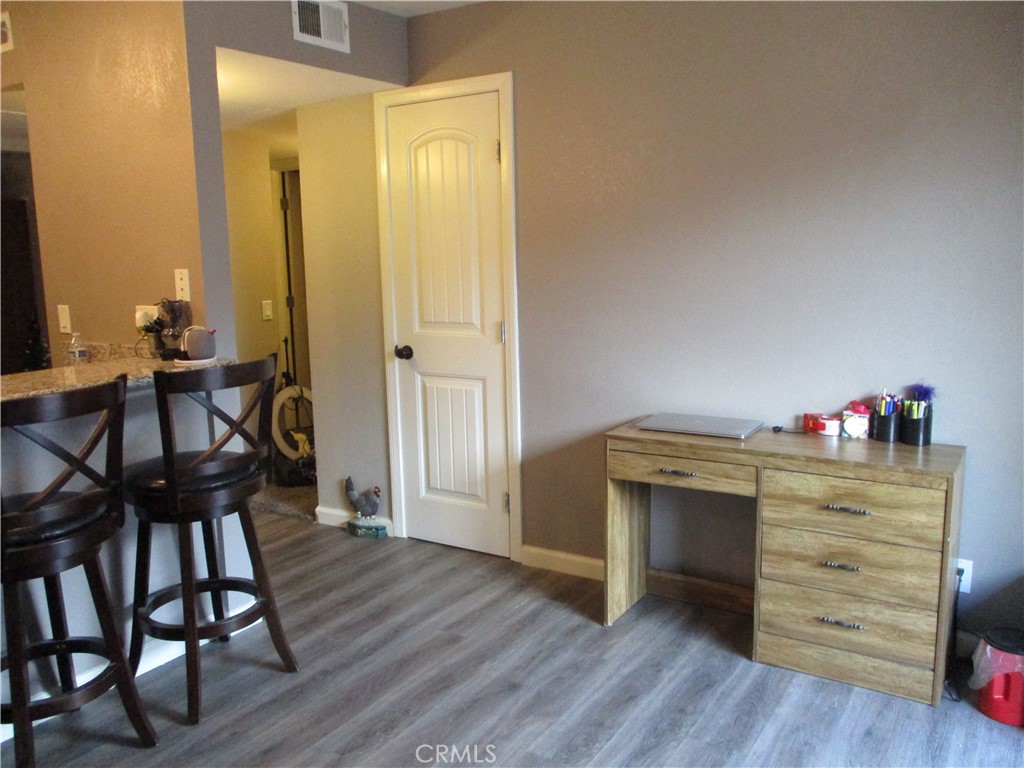 979 W Pine Street 27