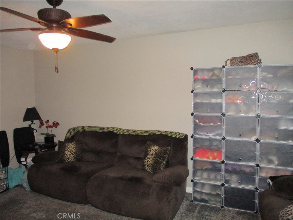 979 W Pine Street 27