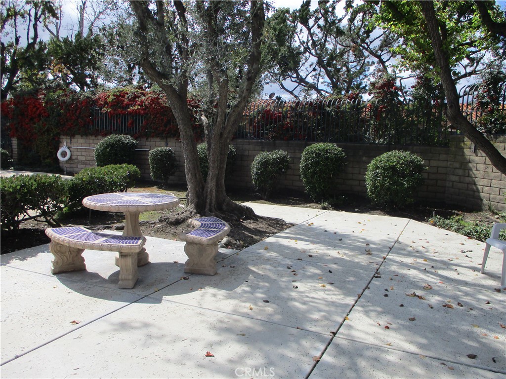 979 W Pine Street 27