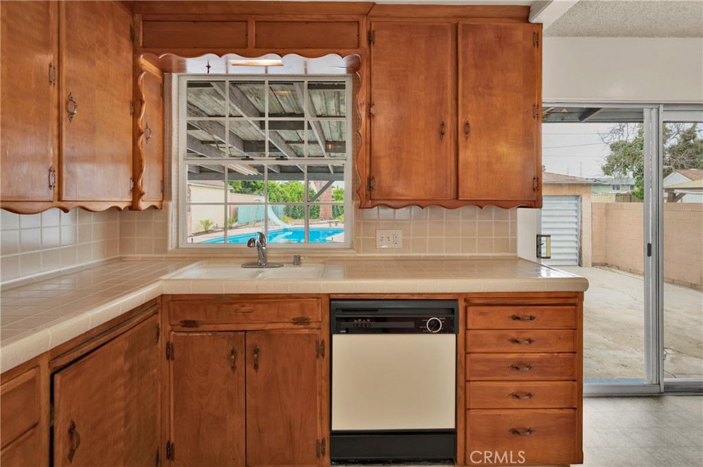 3903 Ashworth Street