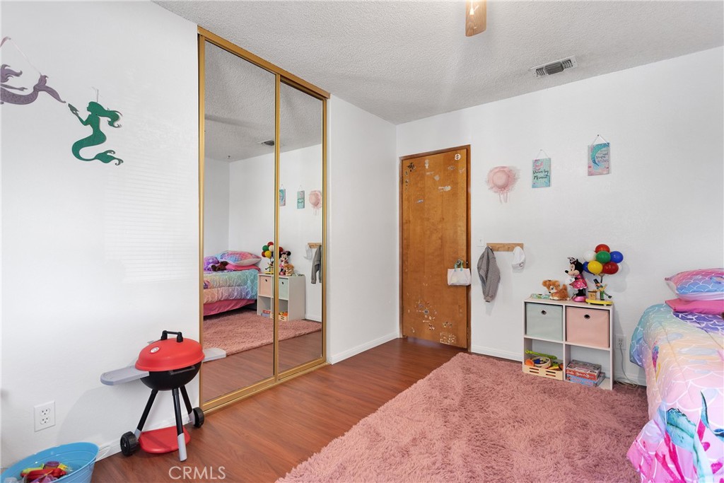 9445 Grapefruit Avenue