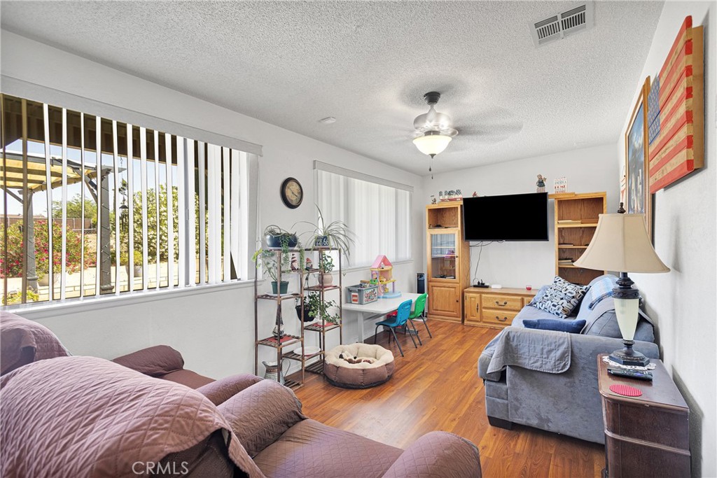 9445 Grapefruit Avenue