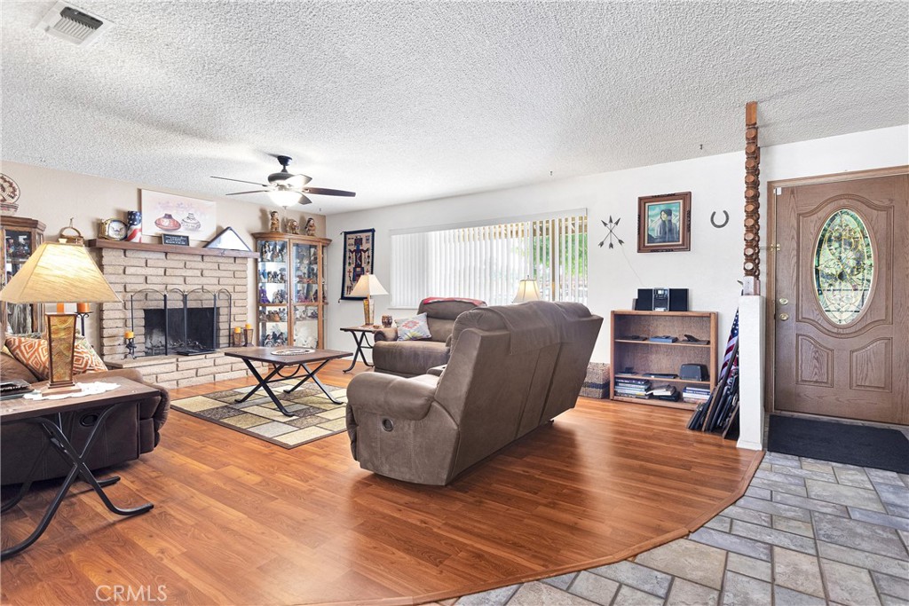 9445 Grapefruit Avenue