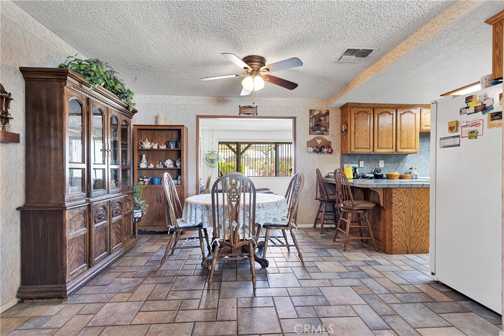 9445 Grapefruit Avenue