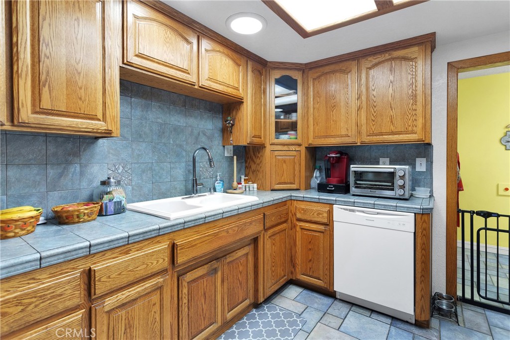 9445 Grapefruit Avenue