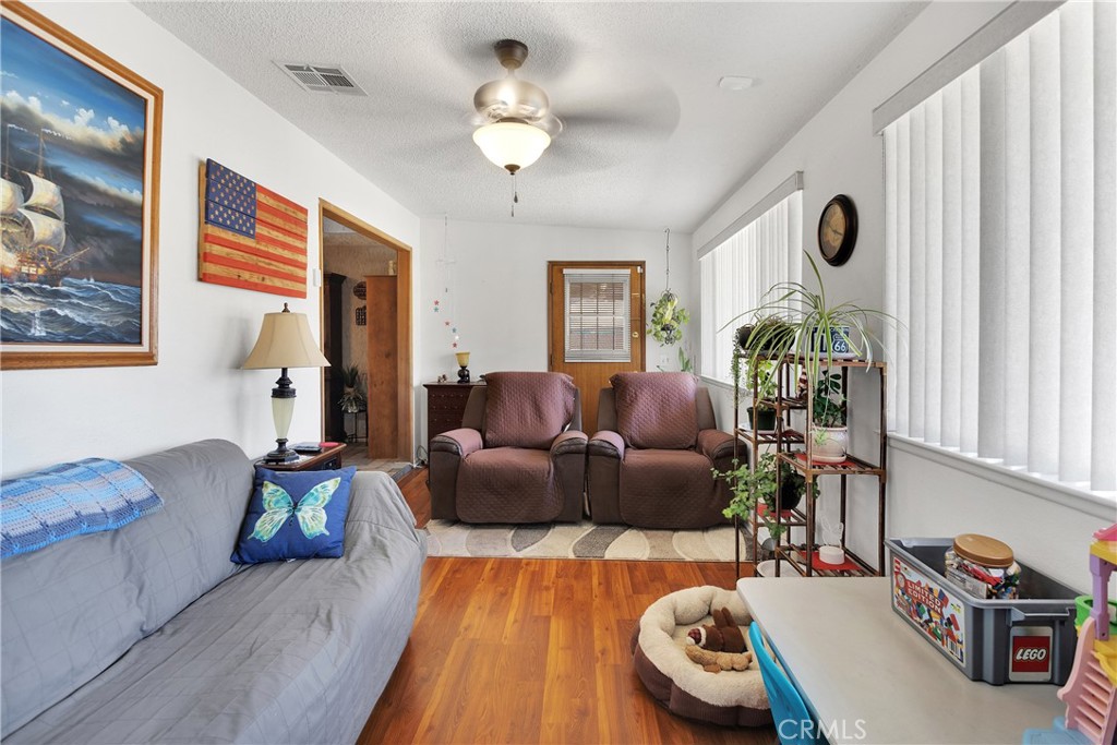 9445 Grapefruit Avenue