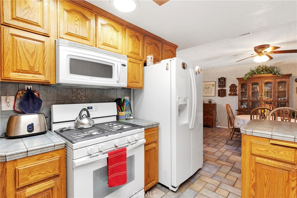 9445 Grapefruit Avenue