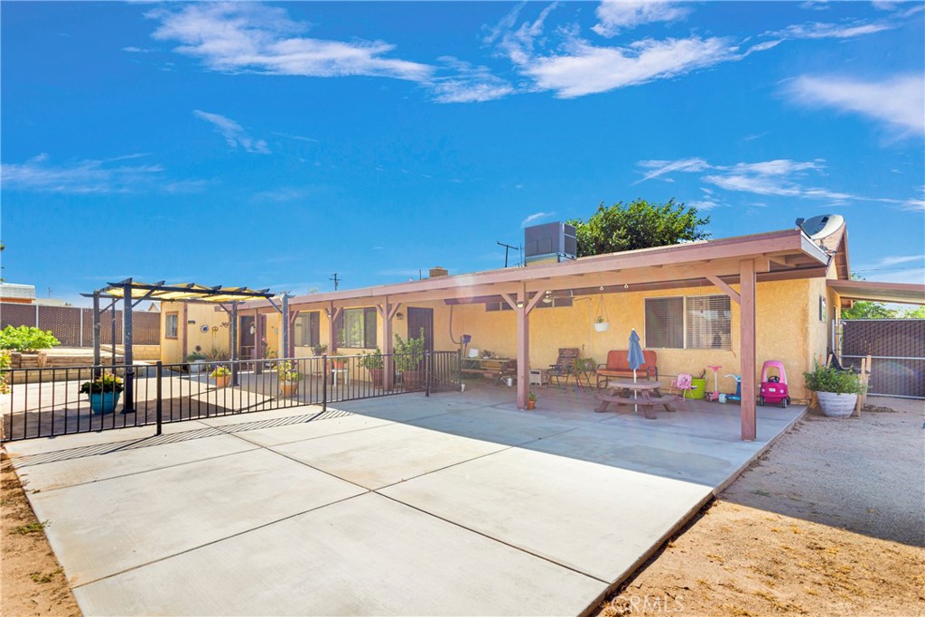 9445 Grapefruit Avenue