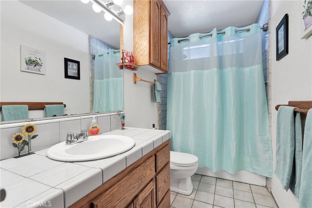 9445 Grapefruit Avenue