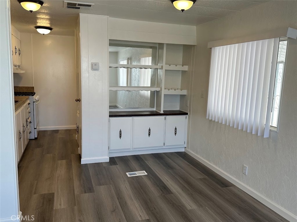 15252 Seneca Road 207